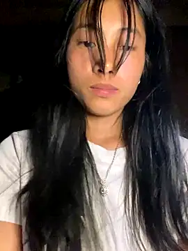 Snapshot of EmLy02 chatting on 10/31/25, 11:44 EmLy02 online show from 10/31/25, 11:44