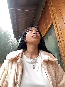 Snapshot of EmLy02 chatting on 11/01/25, 12:12 EmLy02 online show from 11/01/25, 12:12