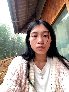 Snapshot of EmLy02 chatting on 11/01/25, 12:40 EmLy02 online show from 11/01/25, 12:40