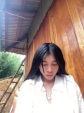 Snapshot of EmLy02 chatting on 11/04/25, 01:27 EmLy02 online show from 11/04/25, 01:27