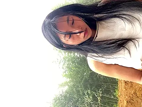 Snapshot of EmLy02 chatting on 11/06/25, 12:22 EmLy02 online show from 11/06/25, 12:22