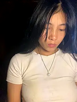 Snapshot of EmLy02 chatting on 11/07/25, 11:21 EmLy02 online show from 11/07/25, 11:21