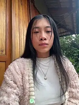 Snapshot of EmLy02 chatting on 11/07/25, 11:38 EmLy02 online show from 11/07/25, 11:38