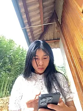 Snapshot of EmLy02 chatting on 11/14/25, 01:15 EmLy02 online show from 11/14/25, 01:15