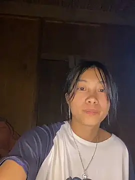 Snapshot of EmLy02 chatting on 11/15/25, 01:18 EmLy02 online show from 11/15/25, 01:18