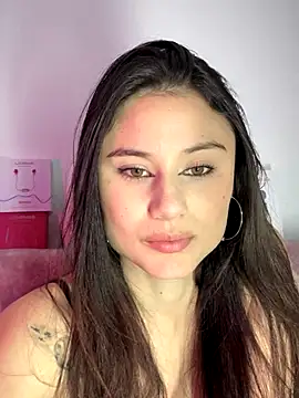 Snapshot of VioletaLorette chatting on 10/21/25, 03:40 VioletaLorette online show from 10/21/25, 03:40