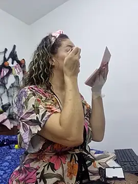 Nina vallon online show from 10/17/25, 10:40