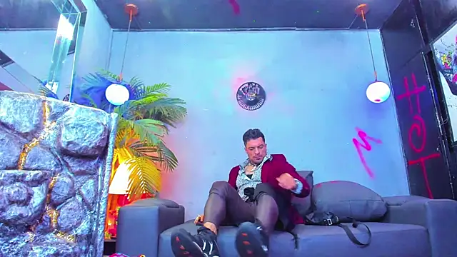 Snapshot of dennis_cox1 chatting on 09/20/25, 04:24 dennis cox1 online show from 09/20/25, 04:24