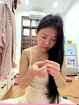 Snapshot of Miumieu chatting on 09/26/25, 04:49 Miumieu online show from 09/26/25, 04:49
