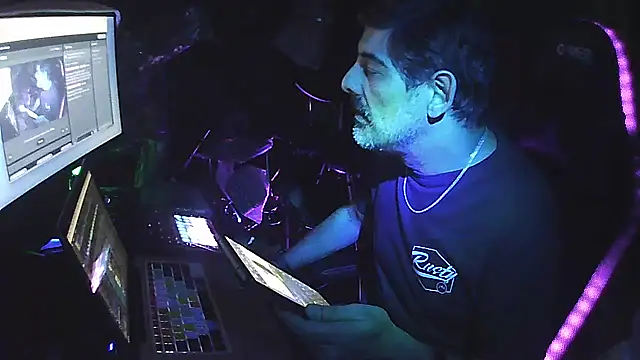 Snapshot of Rod_Contreras_ARG chatting on 11/08/25, 03:07 Rod Contreras ARG online show from 11/08/25, 03:07