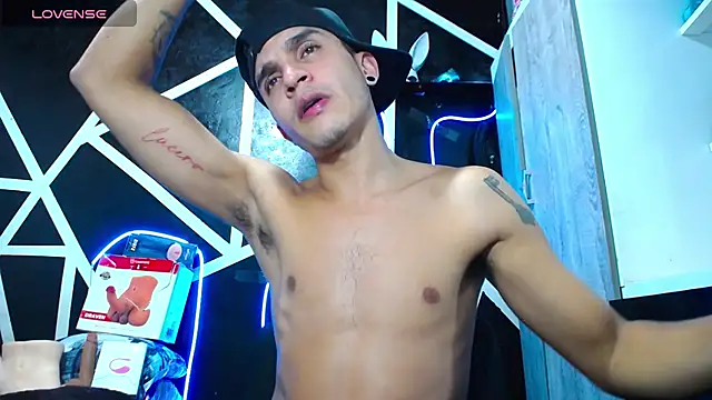Snapshot of Angel_latinboy chatting on 02/19/25, 12:46 Angel latinboy online show from 02/19/25, 12:46