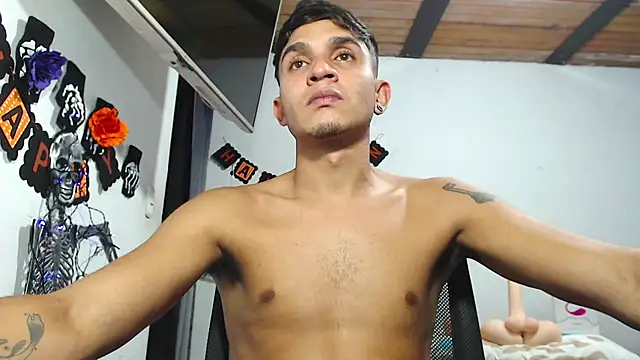 Angel latinboy online show from 10/28/25, 11:18