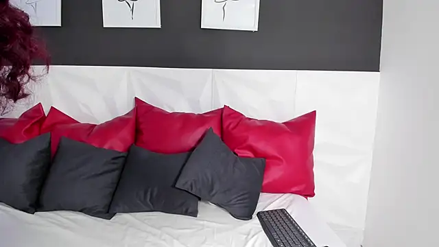 mae lyra online show from 09/27/25, 12:48