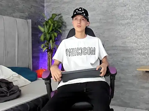 ArthurCox online show from 11/04/25, 05:34