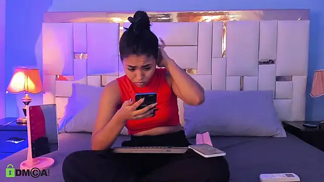 Snapshot of JadeeKhan chatting on 09/25/25, 09:40 JadeeKhan online show from 09/25/25, 09:40