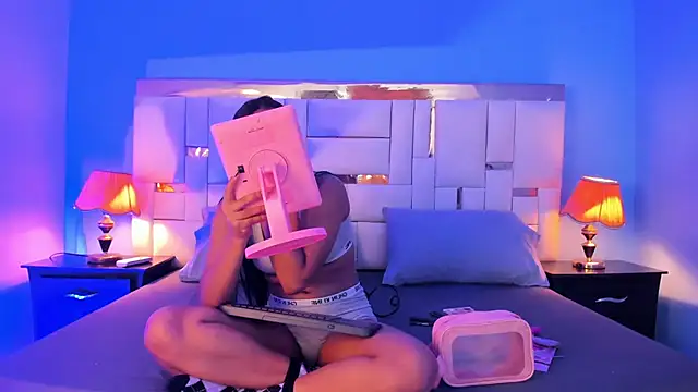 Snapshot of JadeeKhan chatting on 09/30/25, 08:14 JadeeKhan online show from 09/30/25, 08:14