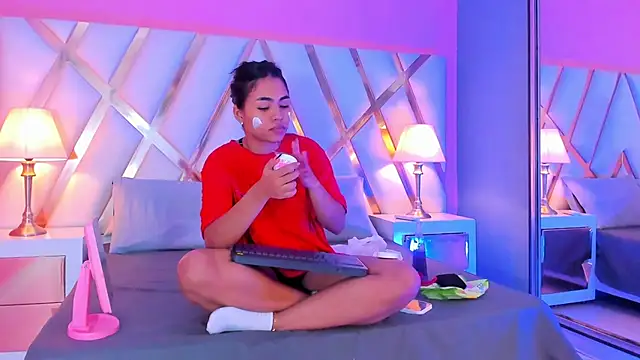 Snapshot of JadeeKhan chatting on 10/08/25, 07:55 JadeeKhan online show from 10/08/25, 07:55