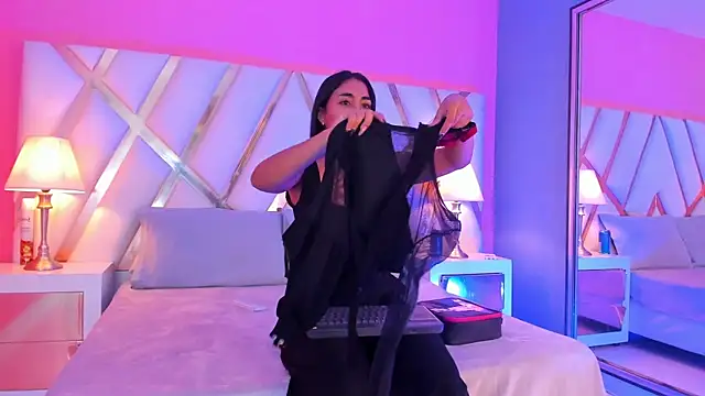 Snapshot of JadeeKhan chatting on 10/16/25, 09:05 JadeeKhan online show from 10/16/25, 09:05