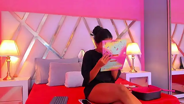 Snapshot of JadeeKhan chatting on 10/19/25, 12:00 JadeeKhan online show from 10/19/25, 12:00