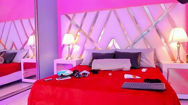 Snapshot of JadeeKhan chatting on 10/24/25, 12:30 JadeeKhan online show from 10/24/25, 12:30