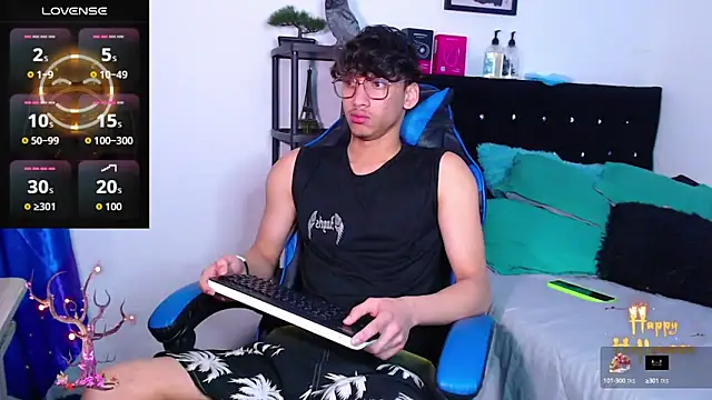 Snapshot of Gael_Jones chatting on 10/14/25, 08:15 Gael Jones online show from 10/14/25, 08:15