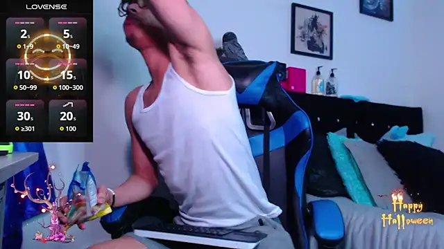 Snapshot of Gael_Jones chatting on 10/15/25, 03:39 Gael Jones online show from 10/15/25, 03:39