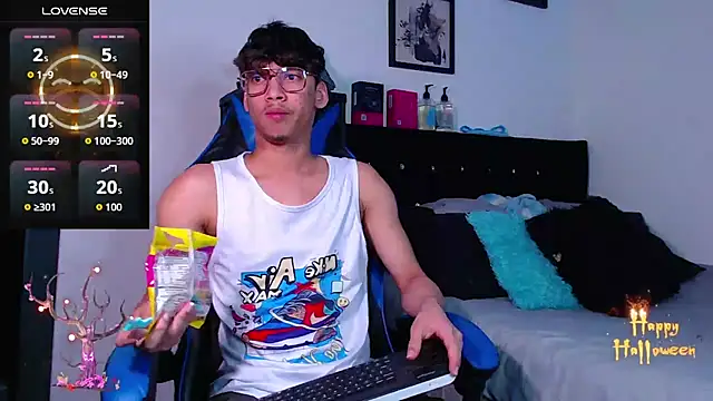 Snapshot of Gael_Jones chatting on 10/21/25, 06:25 Gael Jones online show from 10/21/25, 06:25