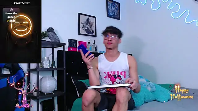 Snapshot of Gael_Jones chatting on 10/23/25, 04:12 Gael Jones online show from 10/23/25, 04:12