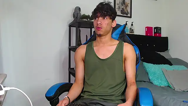 Snapshot of Gael_Jones chatting on 11/13/25, 04:00 Gael Jones online show from 11/13/25, 04:00