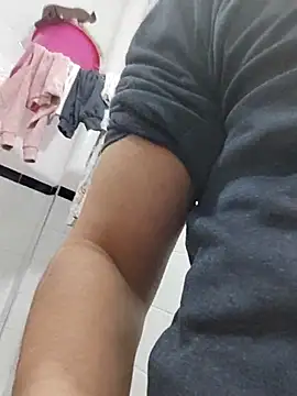 Snapshot of bilalbilal1 chatting on 11/17/25, 01:22 bilalbilal1 online show from 11/17/25, 01:22