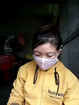 qychiu online show from 11/18/25, 01:22