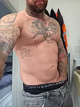 Snapshot of tattedmuscle1 chatting on 10/12/25, 11:09 tattedmuscle1 online show from 10/12/25, 11:09