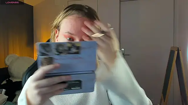 Amanda Butlerr online show from 11/13/25, 10:25