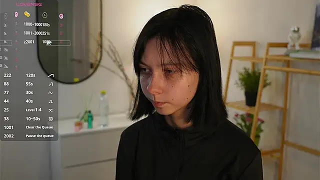 SuzanneHowse online show from 11/08/25, 04:45