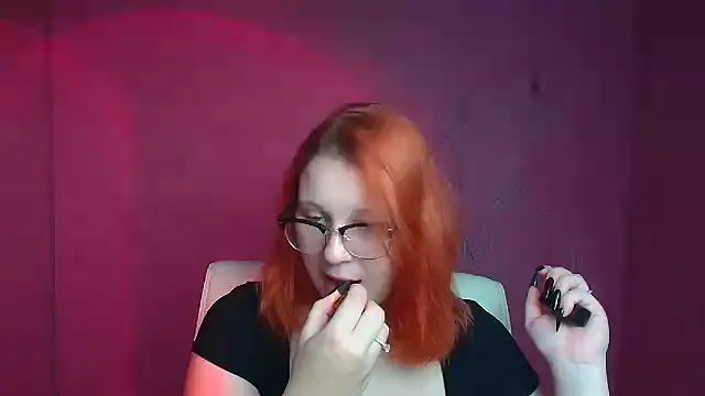 Snapshot of ScarletVixen_ chatting on 09/11/25, 07:47 ScarletVixen online show from 09/11/25, 07:47