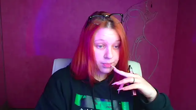Snapshot of ScarletVixen_ chatting on 10/02/25, 06:04 ScarletVixen online show from 10/02/25, 06:04