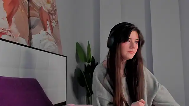 CloveDia online show from 10/25/25, 08:22