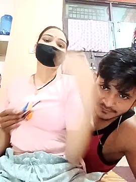 Snapshot of Roopacouple9 chatting on 10/13/25, 02:39 Roopacouple9 online show from 10/13/25, 02:39