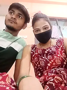 Snapshot of Roopacouple9 chatting on 10/18/25, 04:52 Roopacouple9 online show from 10/18/25, 04:52