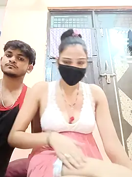 Snapshot of Roopacouple9 chatting on 10/26/25, 03:18 Roopacouple9 online show from 10/26/25, 03:18