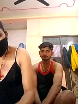 Snapshot of Roopacouple9 chatting on 11/25/25, 04:29 Roopacouple9 online show from 11/25/25, 04:29