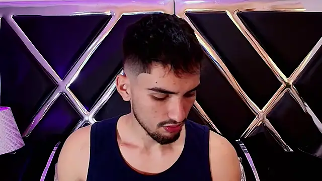 AlekRuizx online show from 10/06/25, 03:37