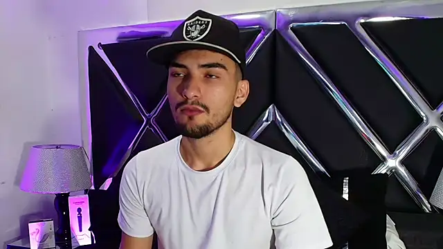 AlekRuizx online show from 10/10/25, 12:31