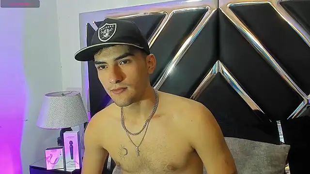 AlekRuizx online show from 10/15/25, 01:39