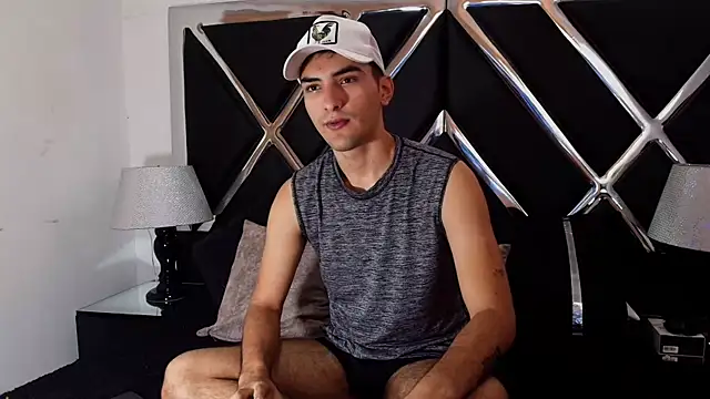 AlekRuizx online show from 10/24/25, 07:21