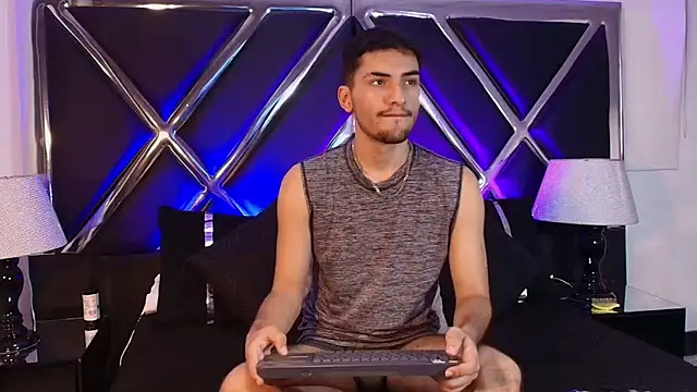 AlekRuizx online show from 11/15/25, 09:21