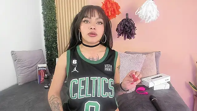 Mia zafir online show from 10/11/25, 02:55