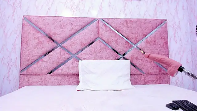 HOT EMIILY  online show from 10/18/25, 11:44