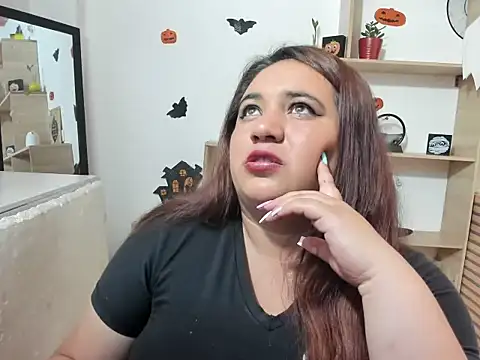 Snapshot of Khloe_Tommson_ chatting on 11/01/25, 01:35 Khloe Tommson online show from 11/01/25, 01:35