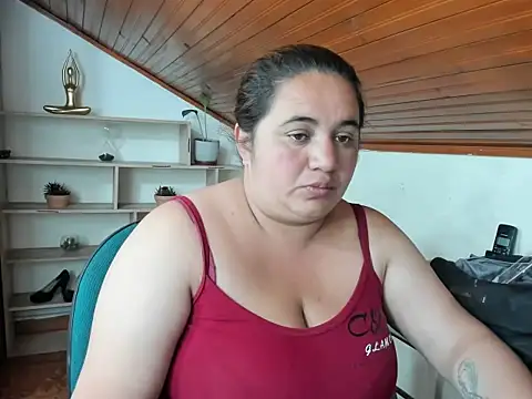 Snapshot of Khloe_Tommson_ chatting on 11/06/25, 12:06 Khloe Tommson online show from 11/06/25, 12:06